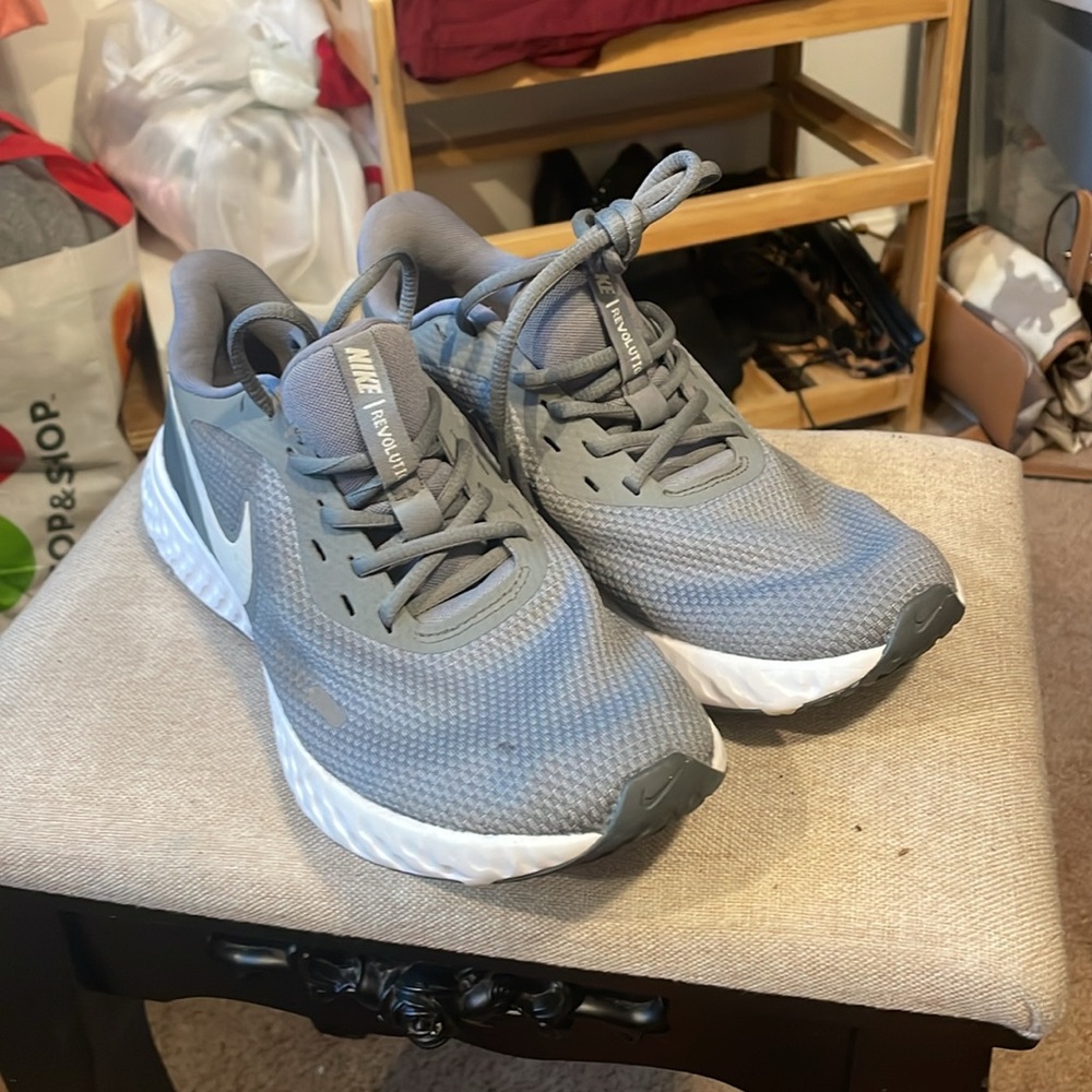 Gray Nike sneakers opened out of box (no box) but never worn size 7.5 - Picture 8 of 9